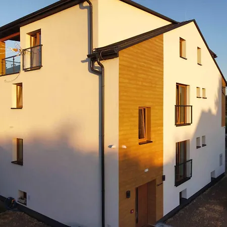 ゲストハウス Niwy8rooms オシフィエンチム